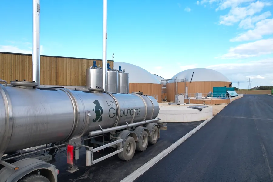 Réception et pesée des biodéchets au méthaniseur de La Ferté-Gaucher